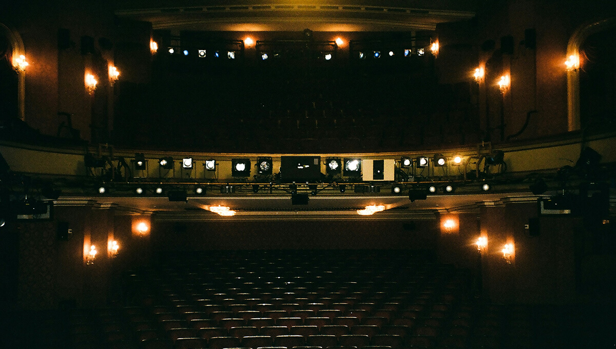 När scenen vaknar till liv